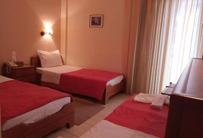Chambre Triple Classique, Prigipikon Suites And Sofites