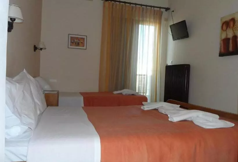 Chambre Triple Standard, Prigipikon Suites And Sofites