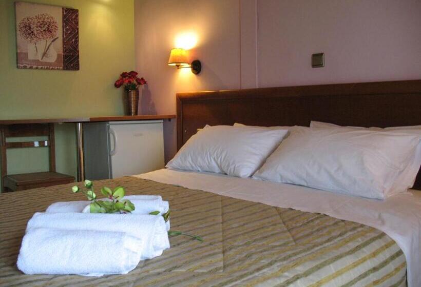 キングサイズベッドのデラックスルーム, Prigipikon Suites And Sofites