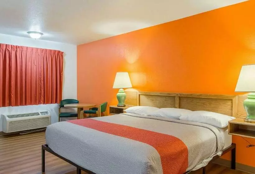 キングサイズベッドのスタンダードルーム, Motel 6 Madras, Or