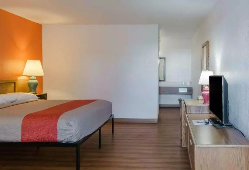 キングサイズベッドのスタンダードルーム, Motel 6 Madras, Or