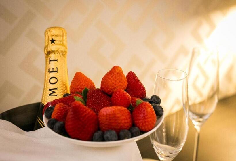 اتاق لوکس سه تخته, Minerva Relais