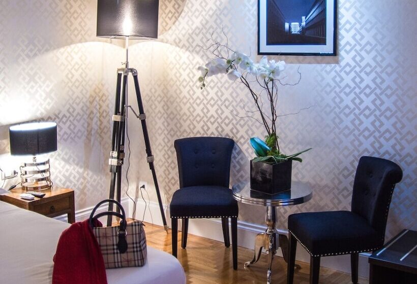 اتاق لوکس سه تخته, Minerva Relais