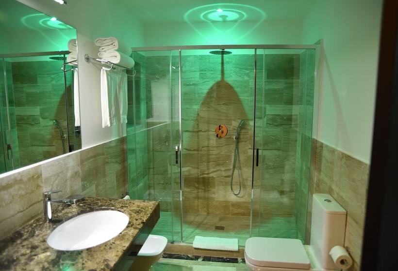 اتاق لوکس سه تخته, Minerva Relais