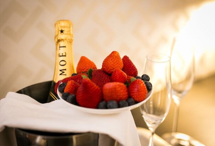 اتاق لوکس سه تخته, Minerva Relais