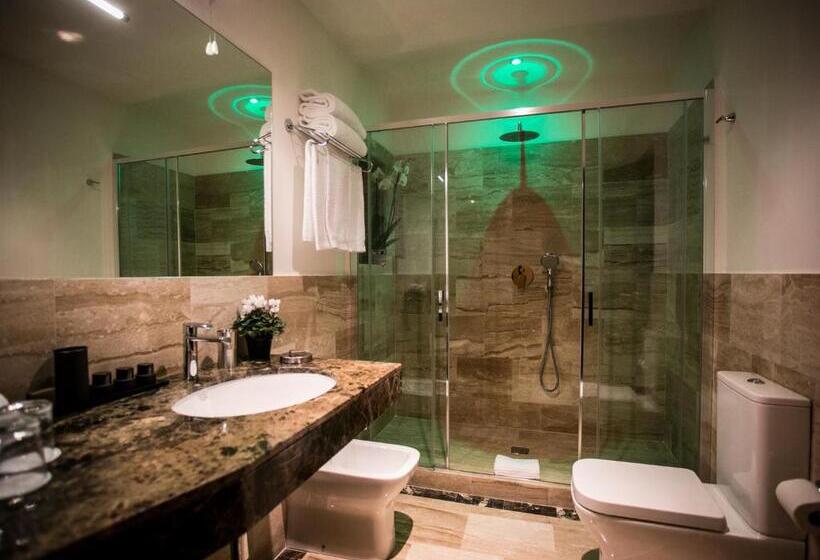 اتاق لوکس سه تخته, Minerva Relais