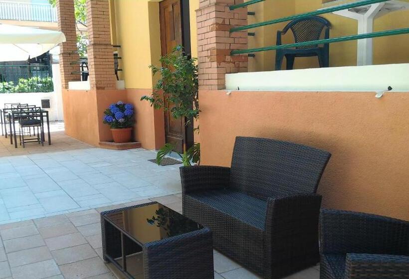 غرفة قياسية مزوَّدة بشُرفة, Villa Anna B&b