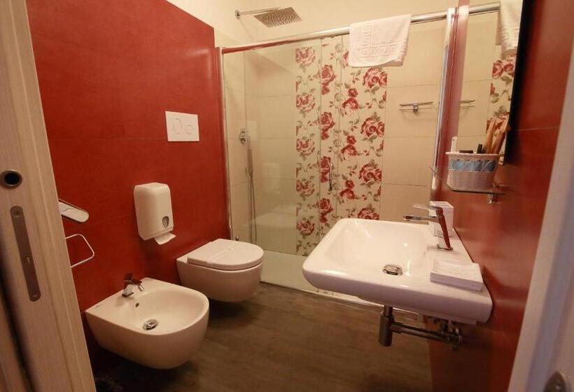 غرفة قياسية مزوَّدة بشُرفة, Villa Anna B&b