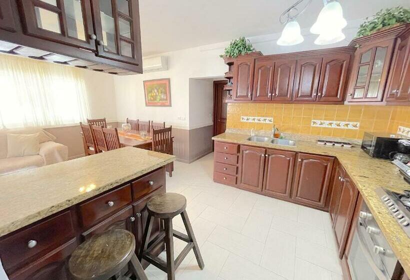 آپارتمان 1 خوابه با بالکن, Oceanfront & Garden View Villas Hotel Wifi Bbq Parking Los Corales Beach Club & Spa