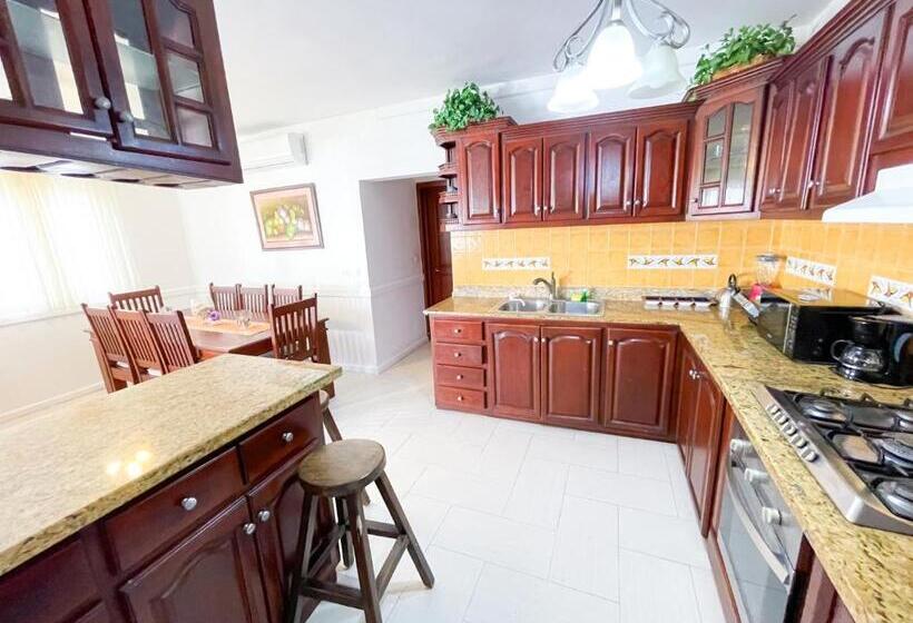 آپارتمان 1 خوابه با بالکن, Oceanfront & Garden View Villas Hotel Wifi Bbq Parking Los Corales Beach Club & Spa