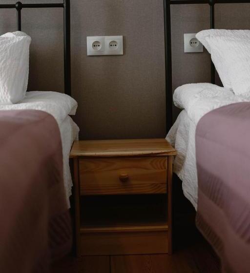 اتاق استاندارد سه نفره, Home In Gergeti