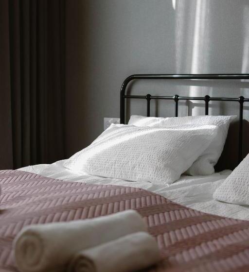 اتاق استاندارد سه نفره, Home In Gergeti