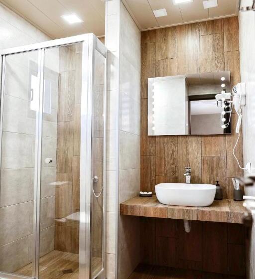 اتاق استاندارد چهار تخته, Home In Gergeti