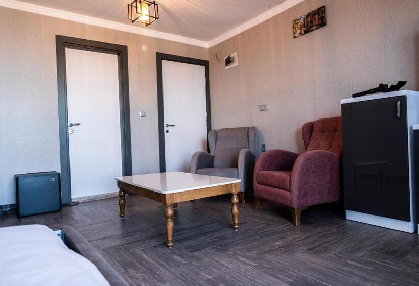 اتاق لوکس با بالکن و چشم‌انداز دریا, Stone House Buti̇k Otel