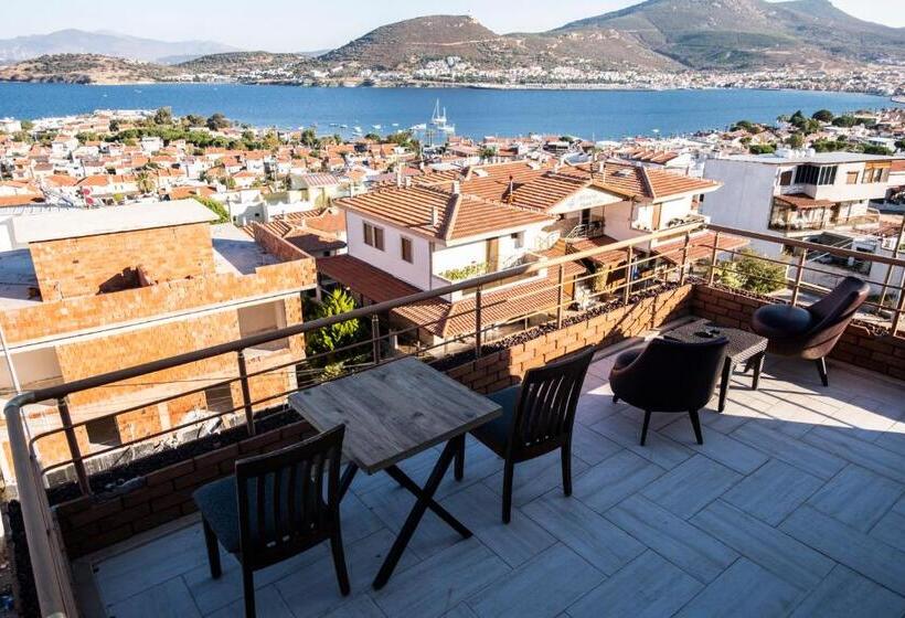 オーシャンビューデラックスルームバルコニー付き, Stone House Buti̇k Otel