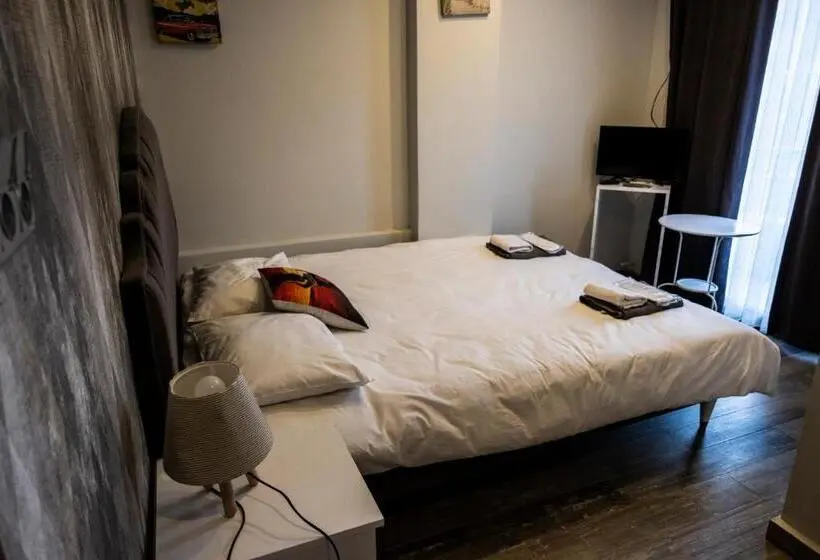 اتاق استاندارد با چشم‌انداز استخر, Stone House Buti̇k Otel