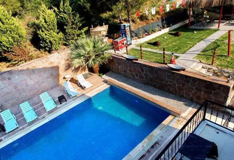 اتاق استاندارد با چشم‌انداز استخر, Stone House Buti̇k Otel