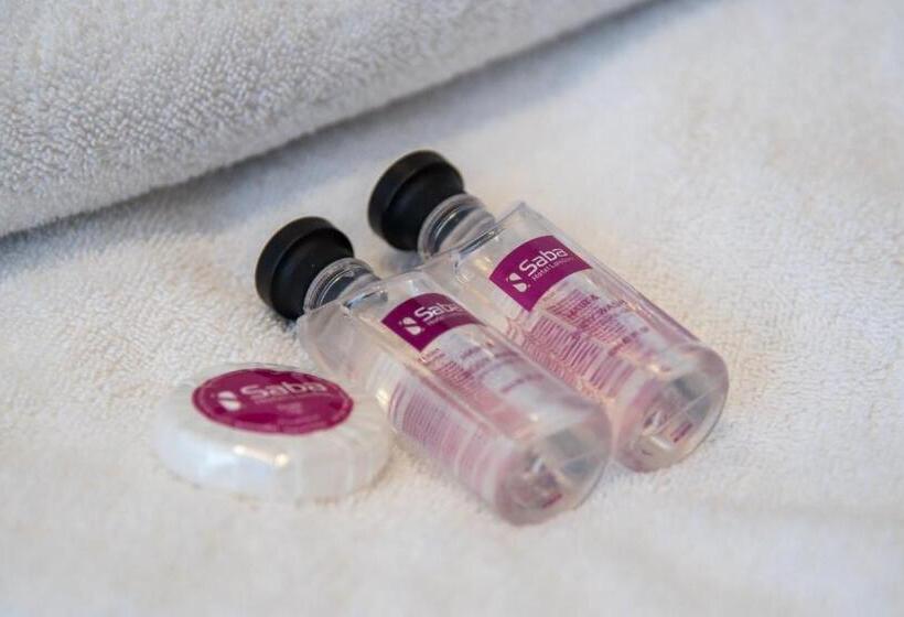 标准三人间, Saba Rooms And Apartments