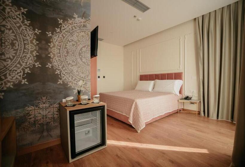 家庭间, Martiness Hotel Durres
