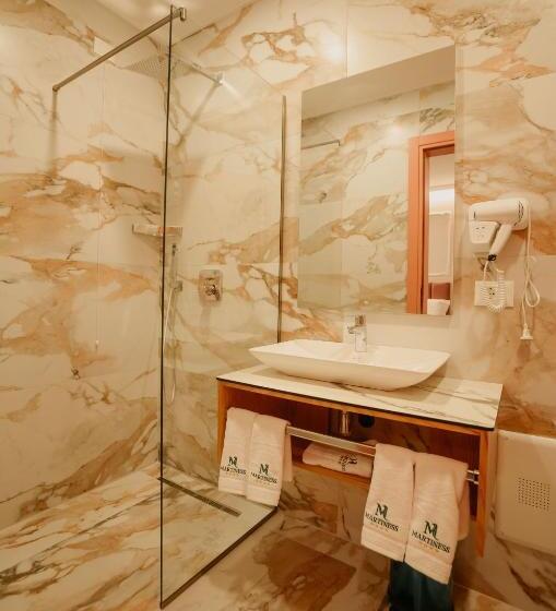 家庭间, Martiness Hotel Durres