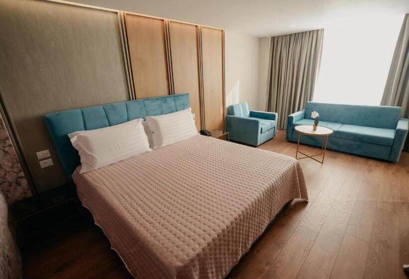 جناح, Martiness Hotel Durres