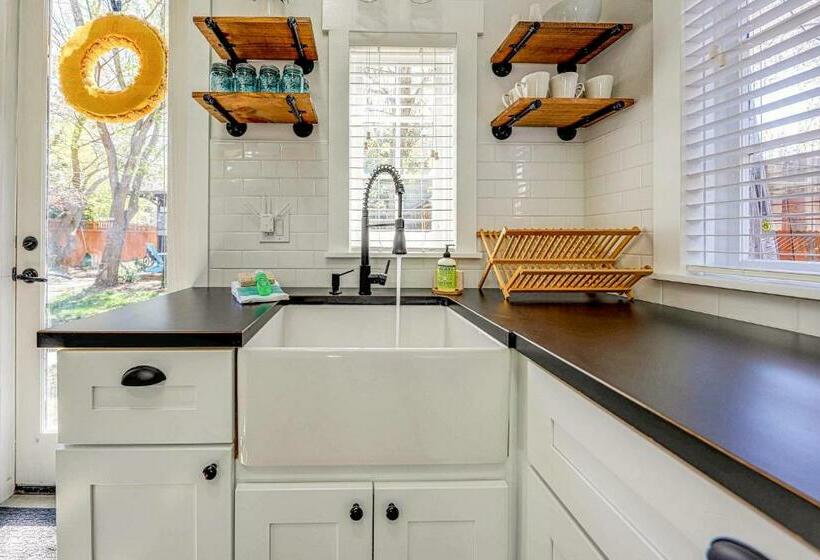 استودیوی استاندارد, Pueblo Street Tiny Home