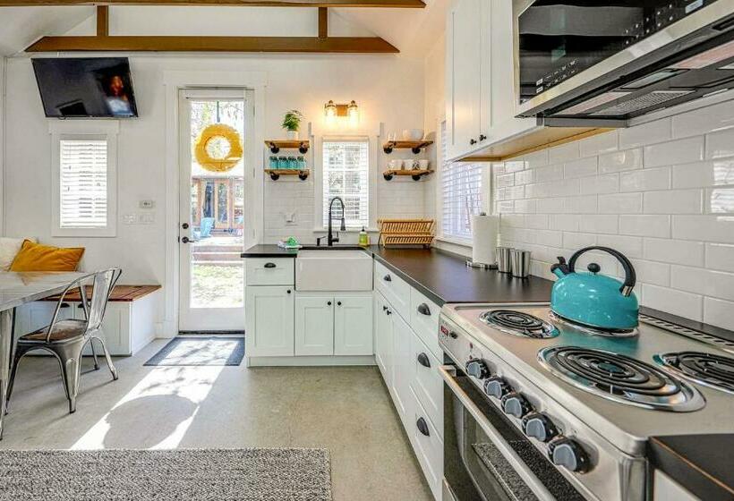 استودیوی استاندارد, Pueblo Street Tiny Home