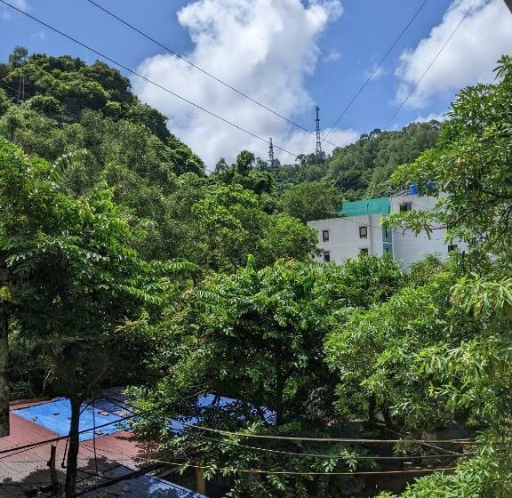 اتاق استاندارد با چشم‌انداز کوهستان, Tung Quang