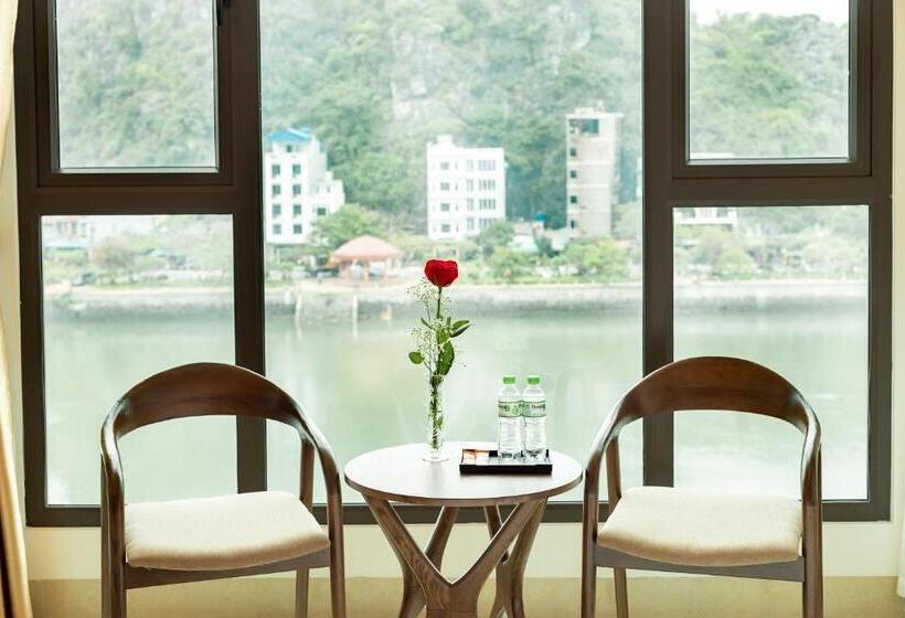 اتاق استاندارد با چشم‌انداز استخر, Tung Quang