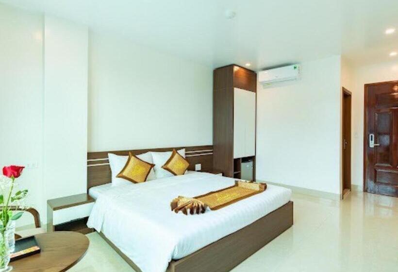 اتاق استاندارد با چشم‌انداز استخر, Tung Quang