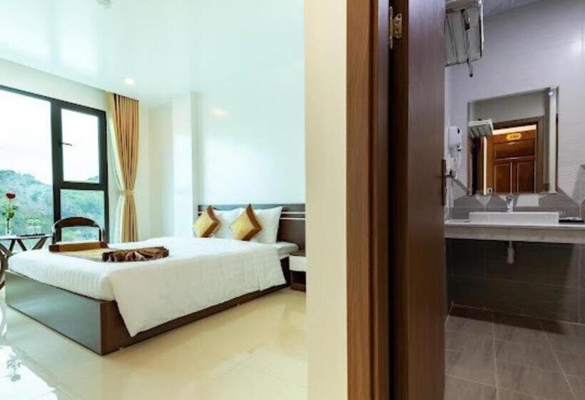 اتاق استاندارد با چشم‌انداز استخر, Tung Quang