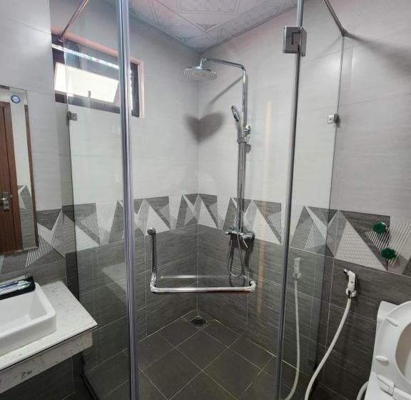 اتاق استاندارد با چشم‌انداز استخر, Tung Quang