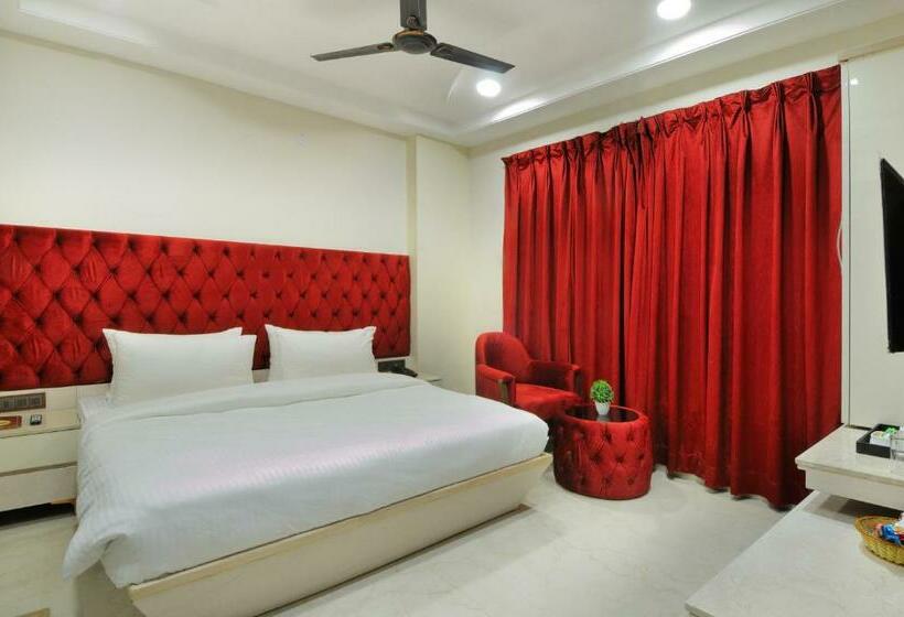 Quarto Deluxe, Delhi Fab Best Budget Couple