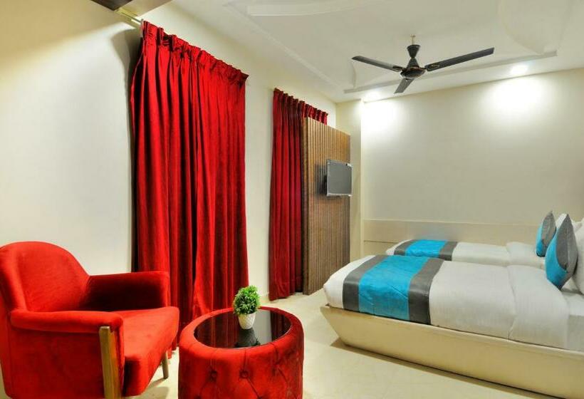 Quarto Deluxe, Delhi Fab Best Budget Couple