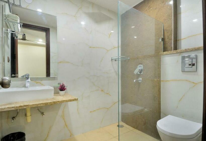 Quarto Deluxe, Delhi Fab Best Budget Couple