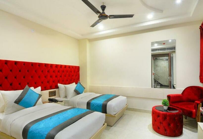 Quarto Deluxe, Delhi Fab Best Budget Couple