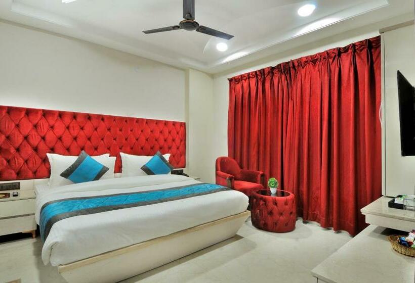 Quarto Deluxe, Delhi Fab Best Budget Couple
