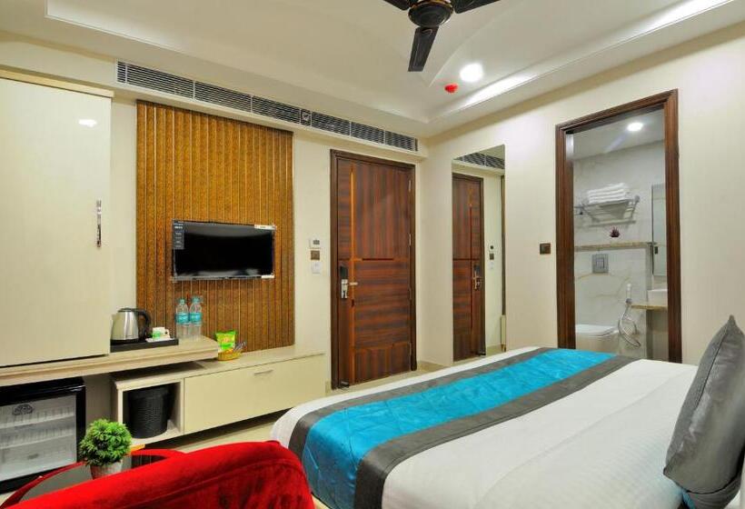 Quarto Deluxe, Delhi Fab Best Budget Couple