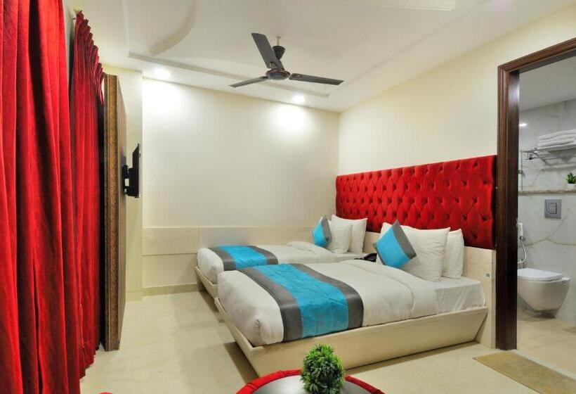 Quarto Deluxe, Delhi Fab Best Budget Couple