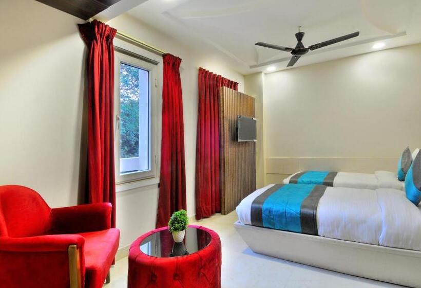 Quarto Deluxe, Delhi Fab Best Budget Couple
