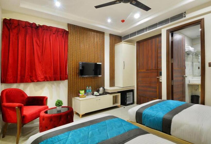 Quarto Deluxe, Delhi Fab Best Budget Couple