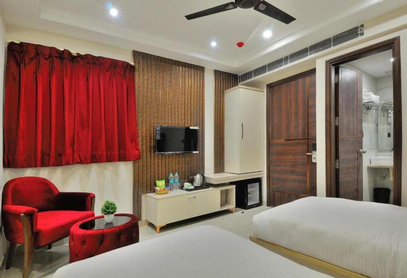 Quarto Deluxe, Delhi Fab Best Budget Couple