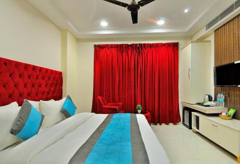 Quarto Deluxe, Delhi Fab Best Budget Couple