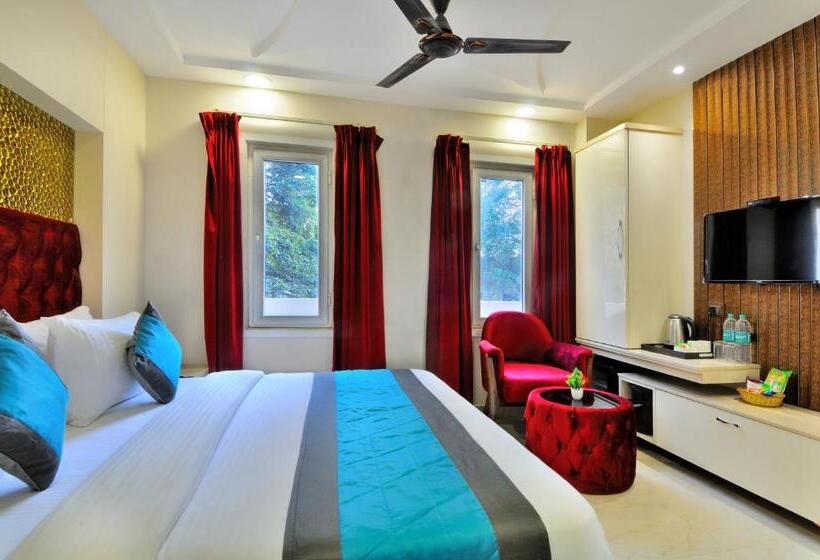 Quarto Deluxe, Delhi Fab Best Budget Couple