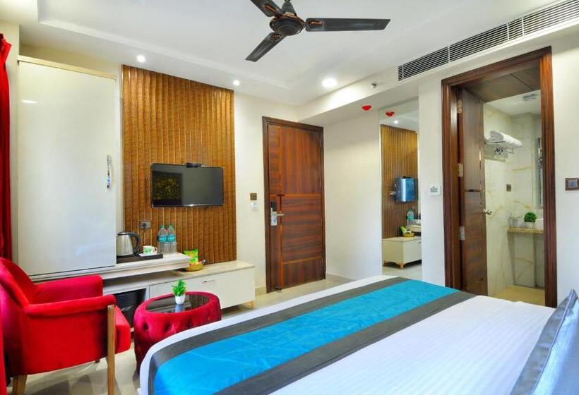 Quarto Deluxe, Delhi Fab Best Budget Couple