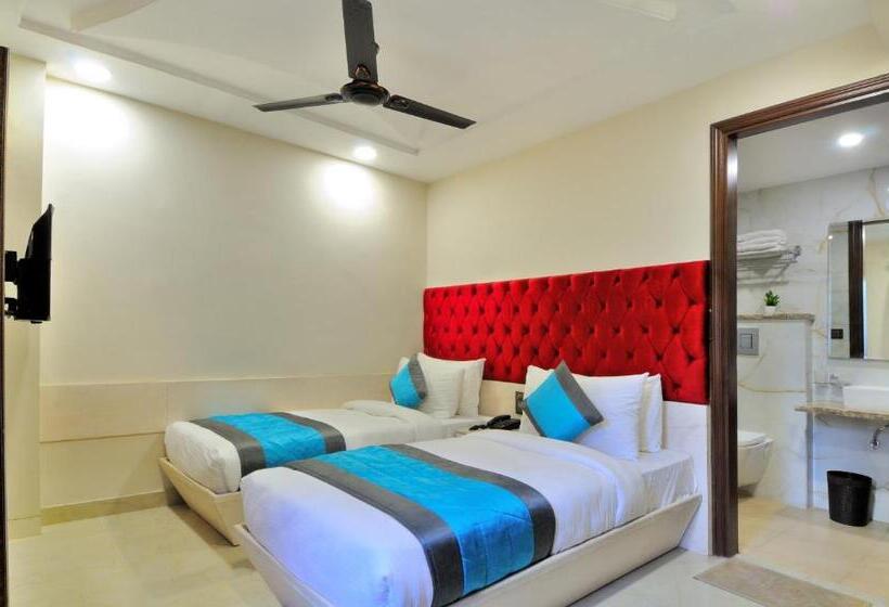 Quarto Deluxe, Delhi Fab Best Budget Couple