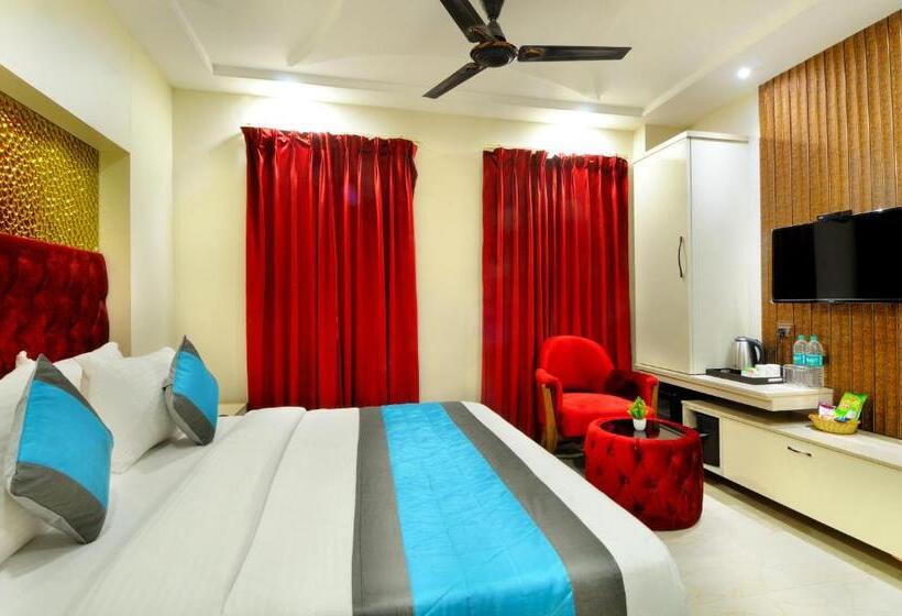 Quarto Deluxe, Delhi Fab Best Budget Couple