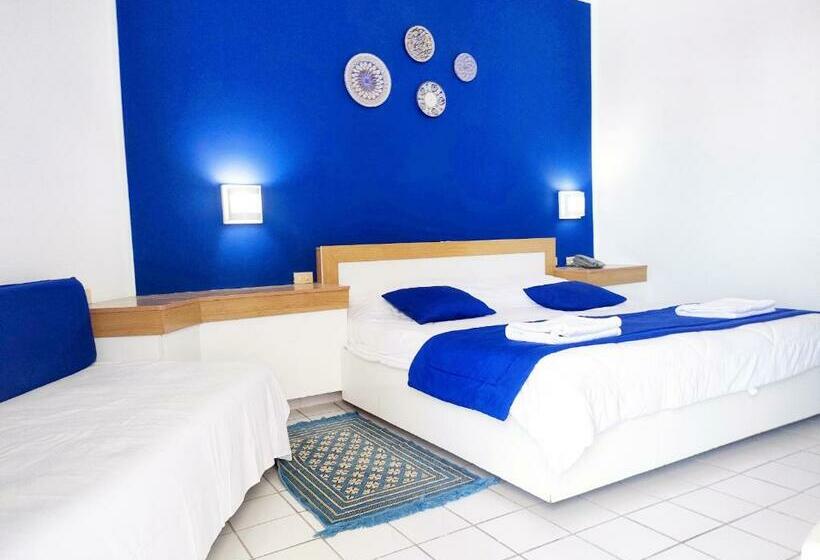 발코니가 있는 4인용 스탠다드 룸, Neptunia Skanes