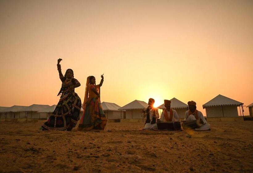 デラックスルーム, The Carvaans Resort