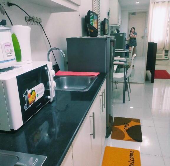 استودیو استاندارد با بالکن, Rhm Condostaycation At Sea Residence